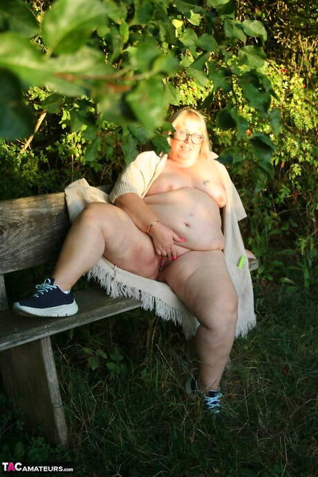 TAC Amateurs invites you to browse their free pictures with Lexie Cummings in porn with sex toy